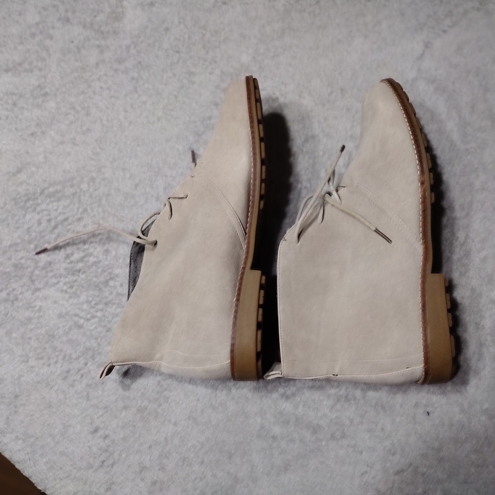 White Mountain Women's Cream Chukka Boots